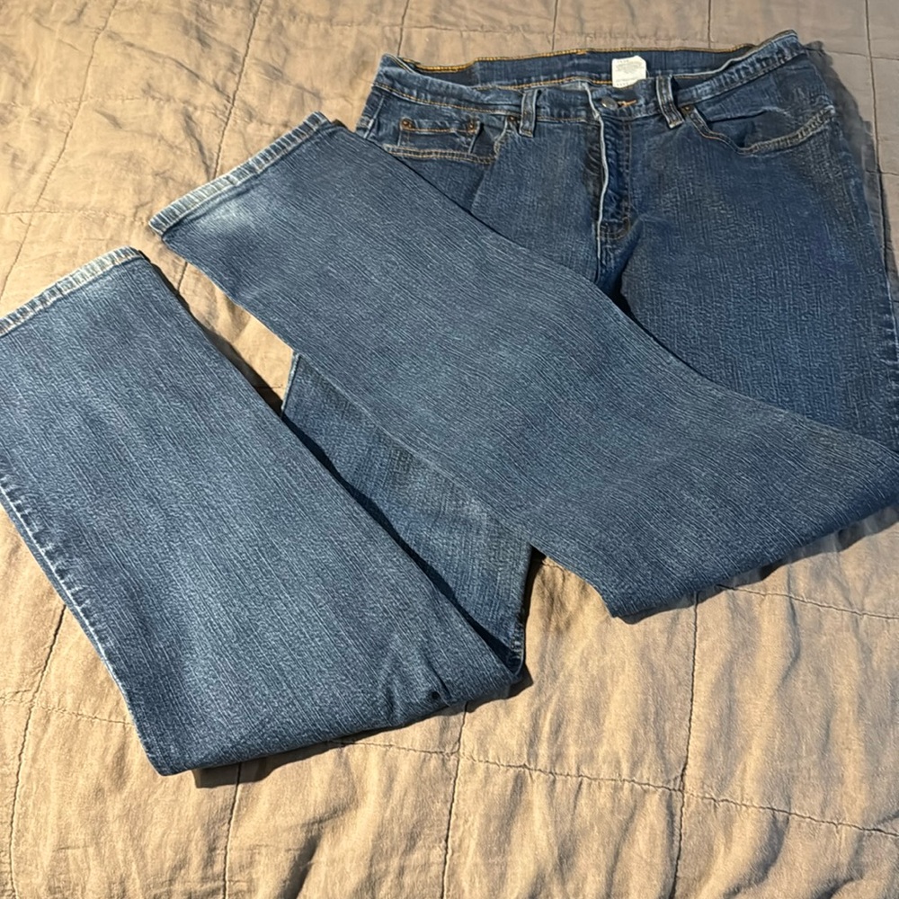 Levi’s 505 women’s size 10 Long low rise straight leg blue jeans. 97% cotton